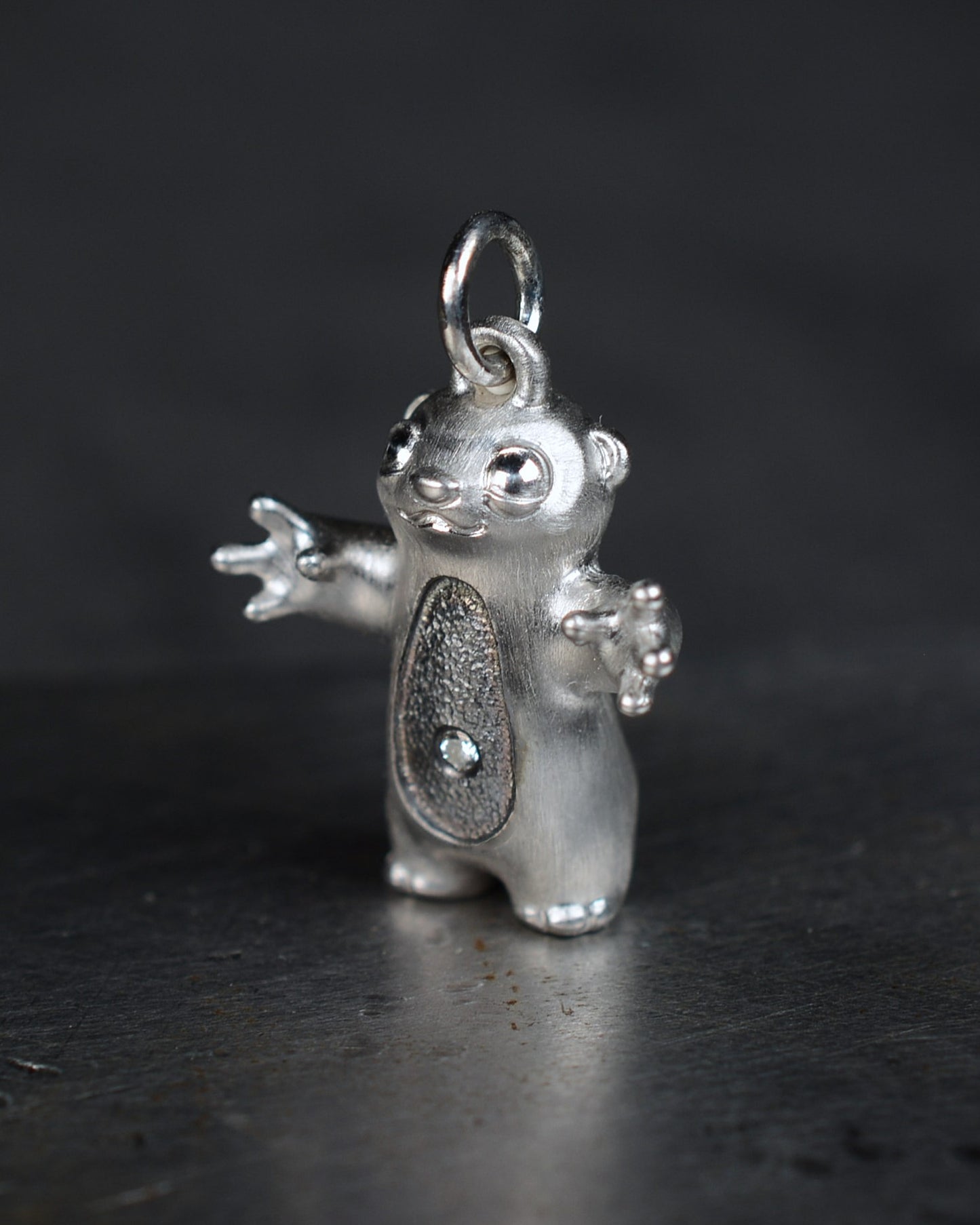 Stoat type Bright Creature with an anthracite-grey belly.