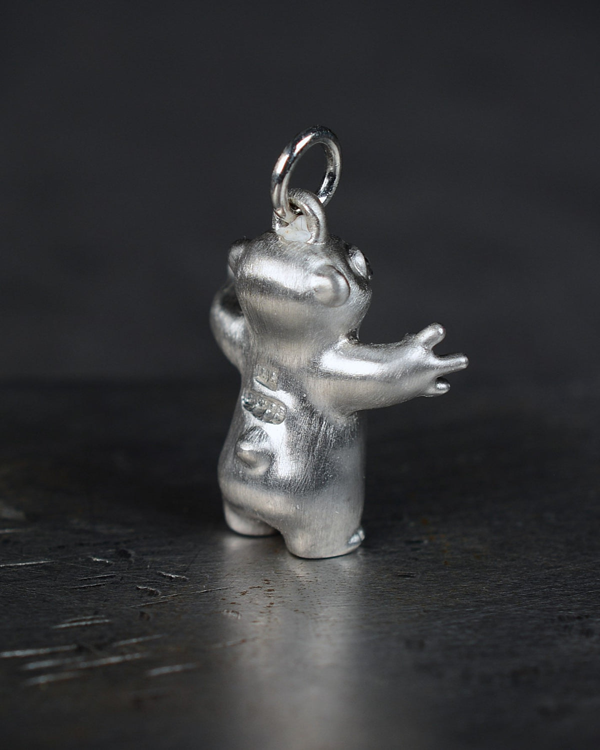 Stoat type Bright Creature with an anthracite-grey belly.