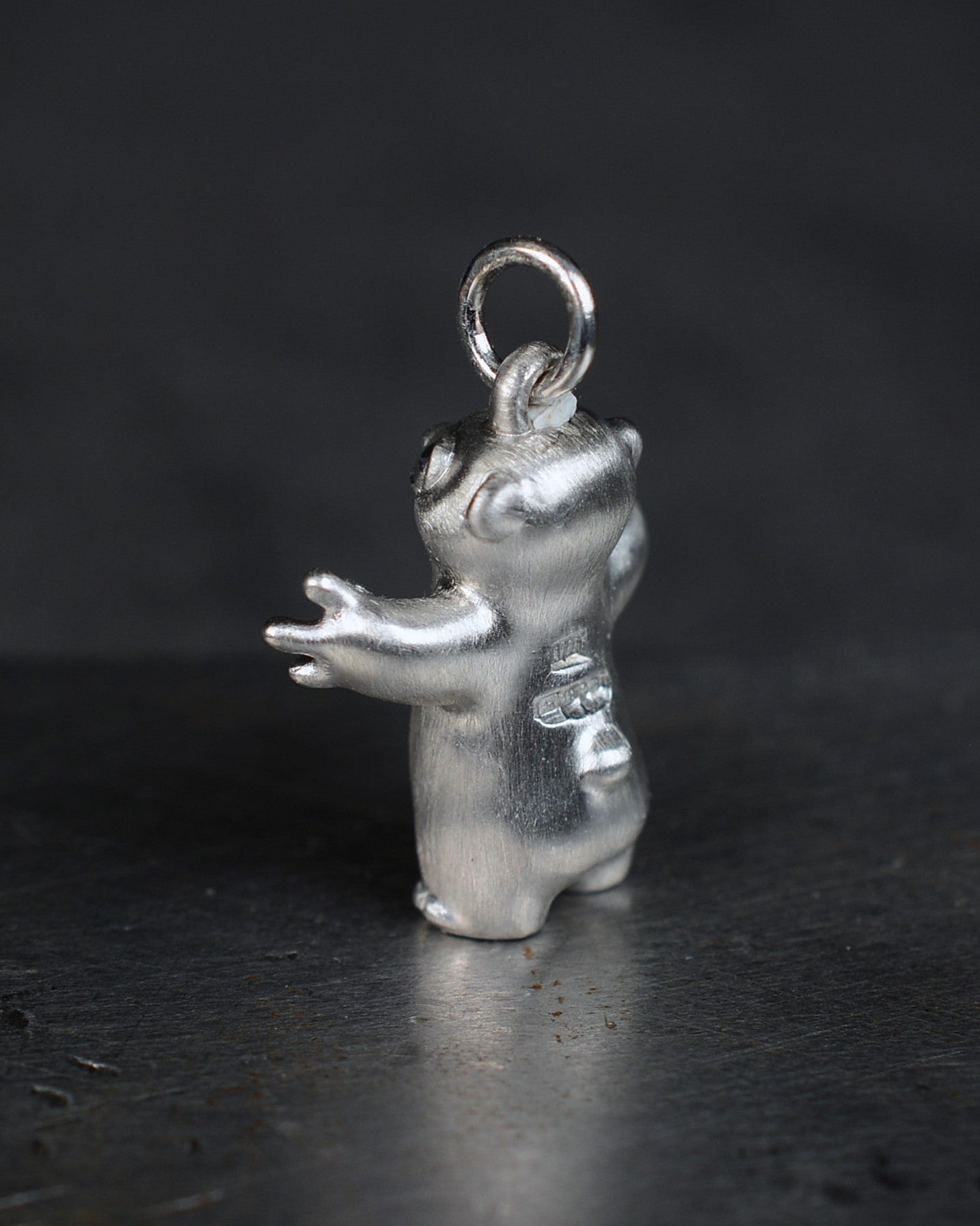 Stoat type Bright Creature with an anthracite-grey belly.