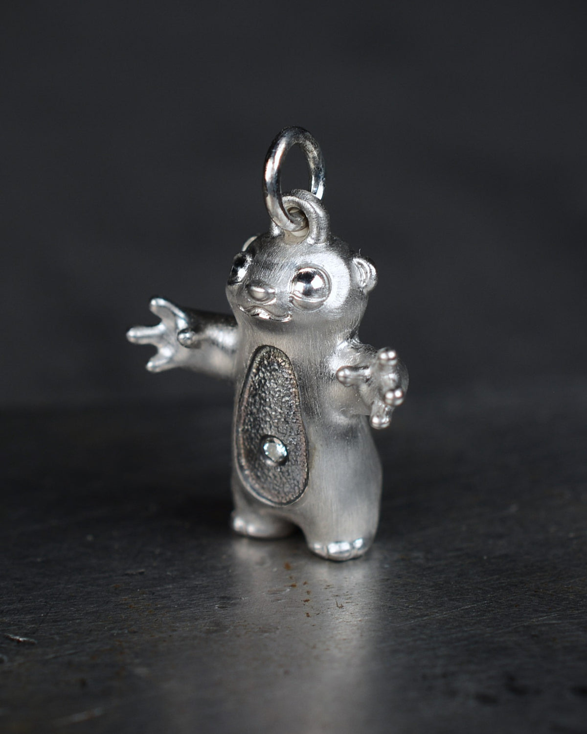Stoat type Bright Creature with an anthracite-grey belly.