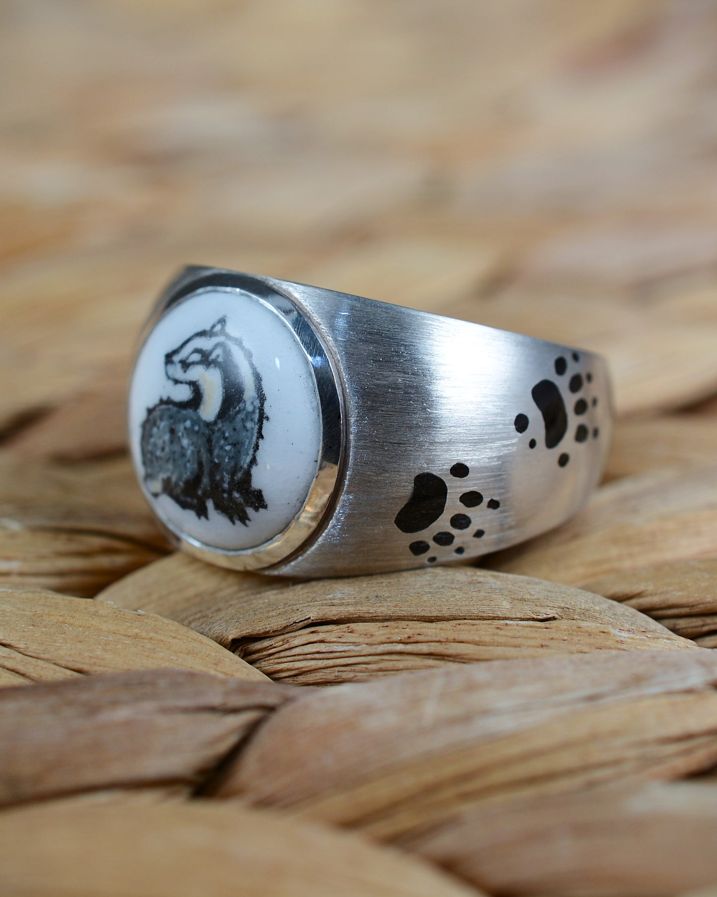 Enamelled badger and enamel footprints ring