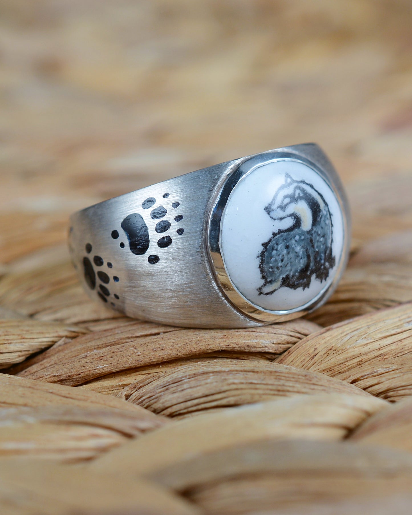 Enamelled badger and enamel footprints ring