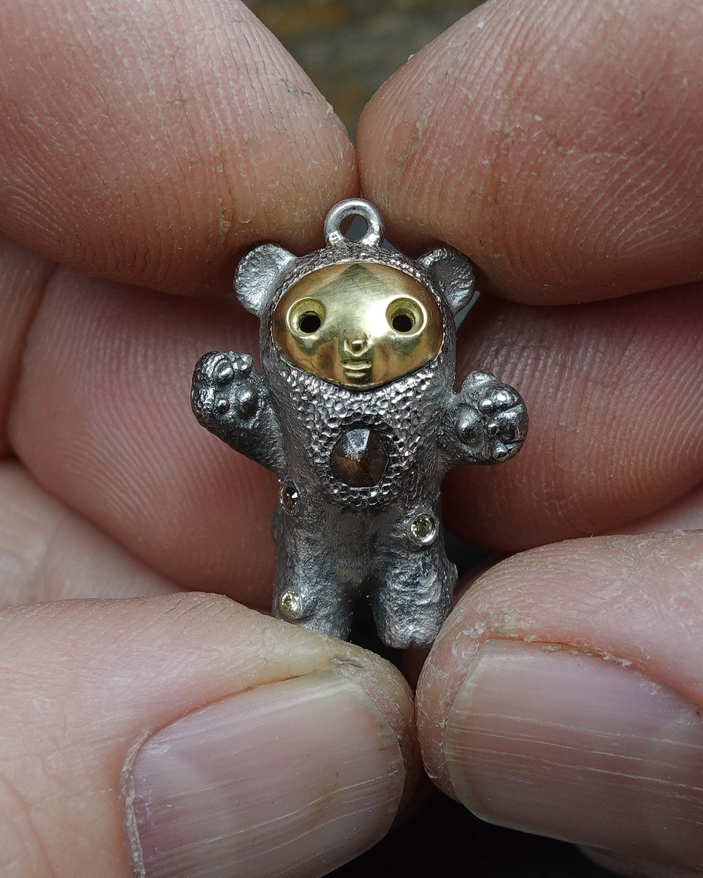 De Bears, Bright Creature Companion Being. © Adrian Ashley