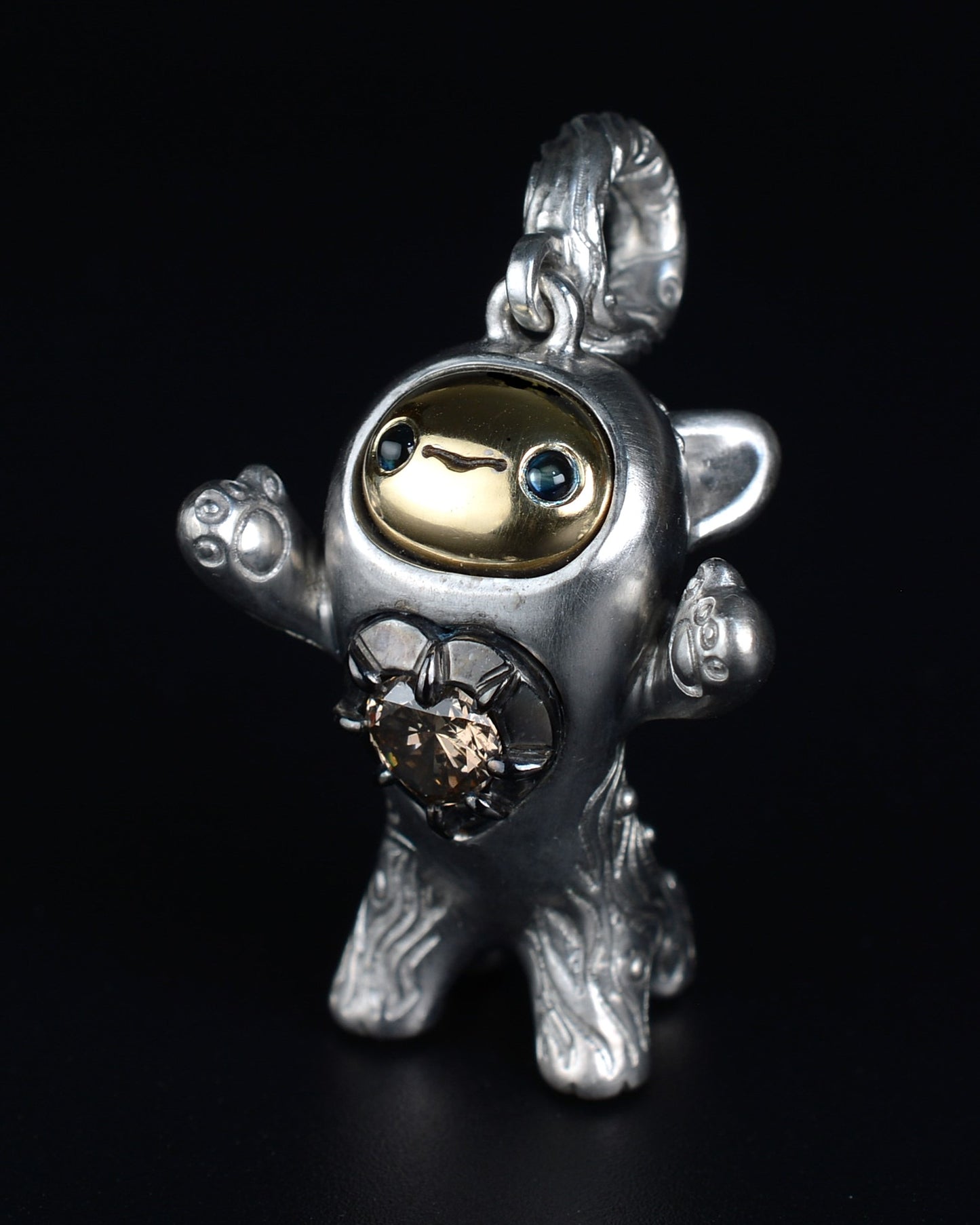 Champagne Heart Creature, Bright Creature Companion Being. © Adrian Ashley