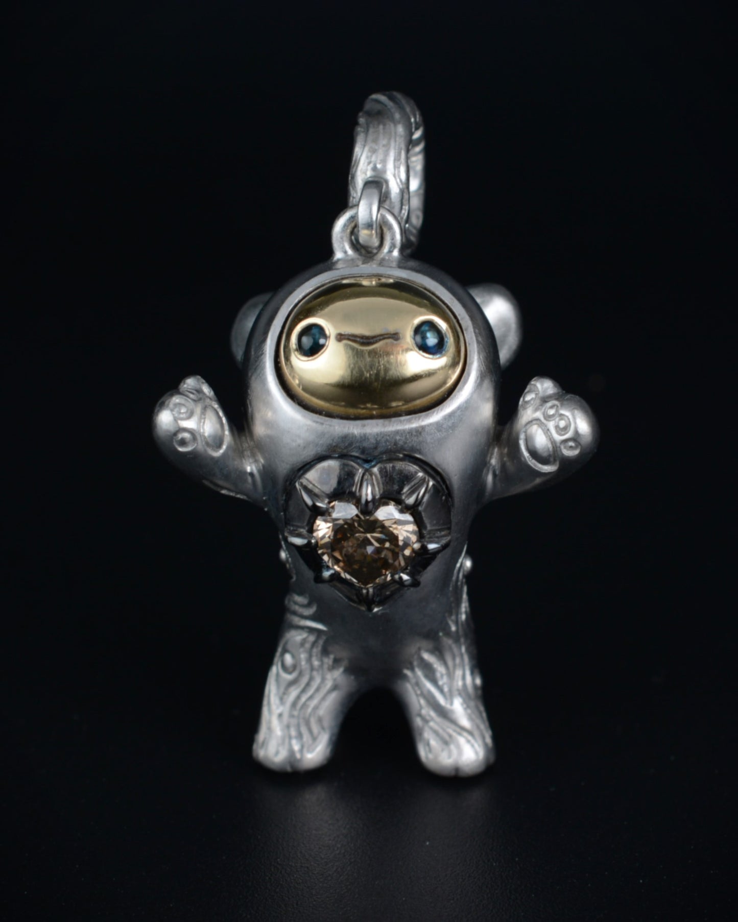 Champagne Heart Creature, Bright Creature Companion Being. © Adrian Ashley