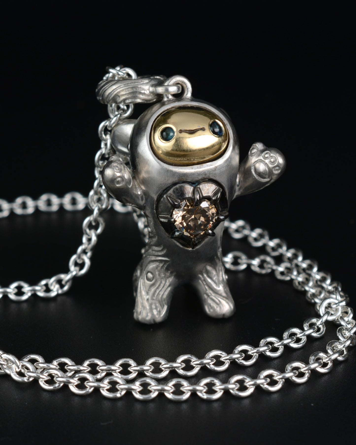 Champagne Heart Creature, Bright Creature Companion Being. © Adrian Ashley