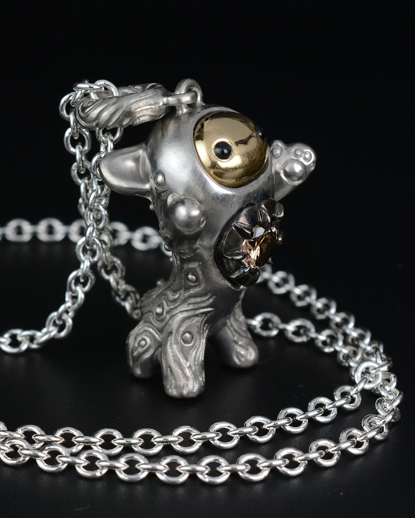 Champagne Heart Creature, Bright Creature Companion Being. © Adrian Ashley