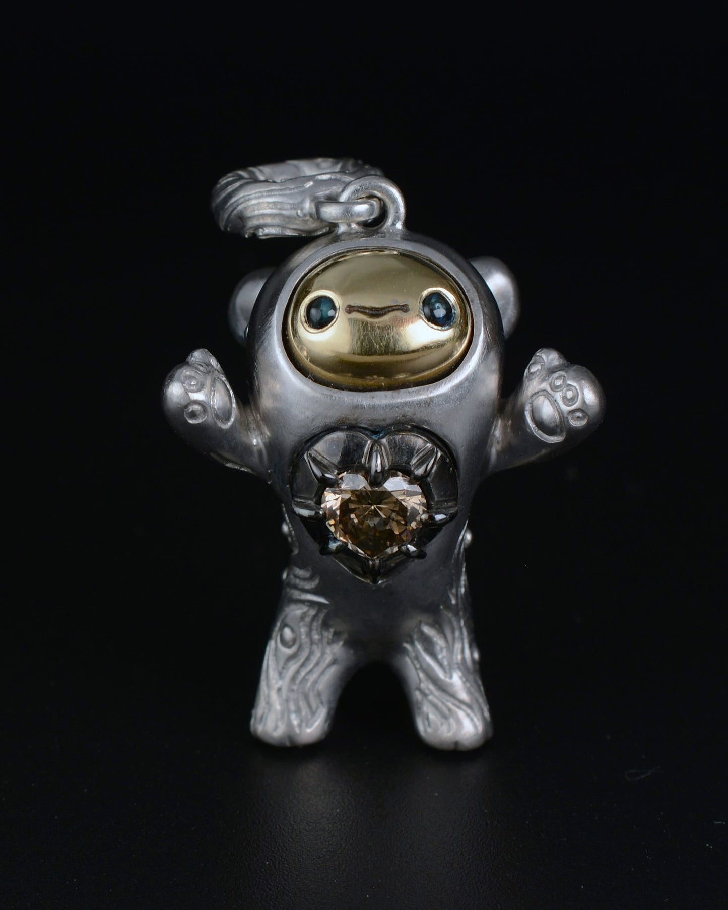 Champagne Heart Creature, Bright Creature Companion Being. © Adrian Ashley