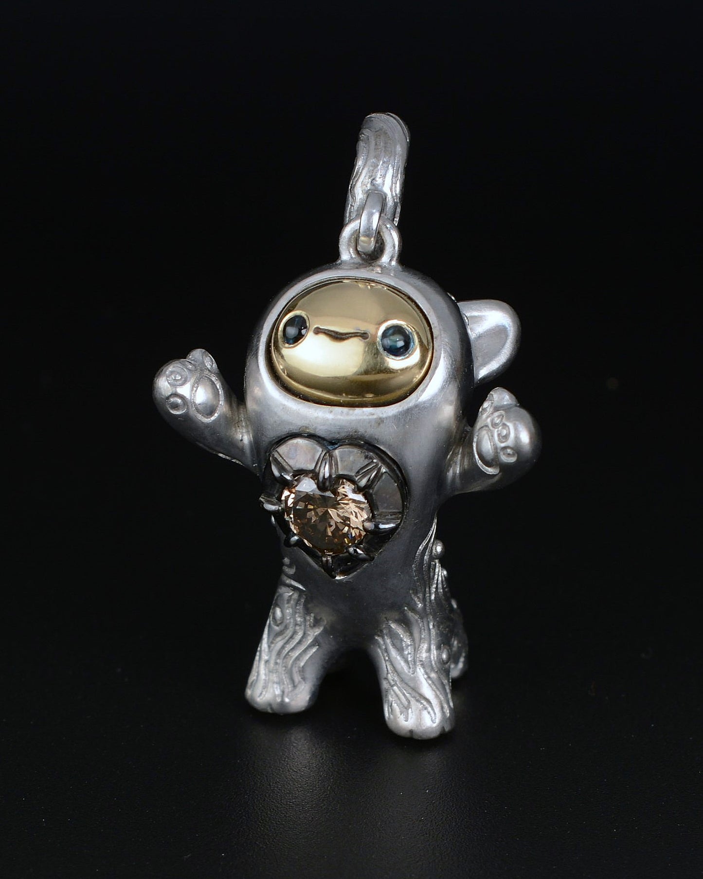 Champagne Heart Creature, Bright Creature Companion Being. © Adrian Ashley