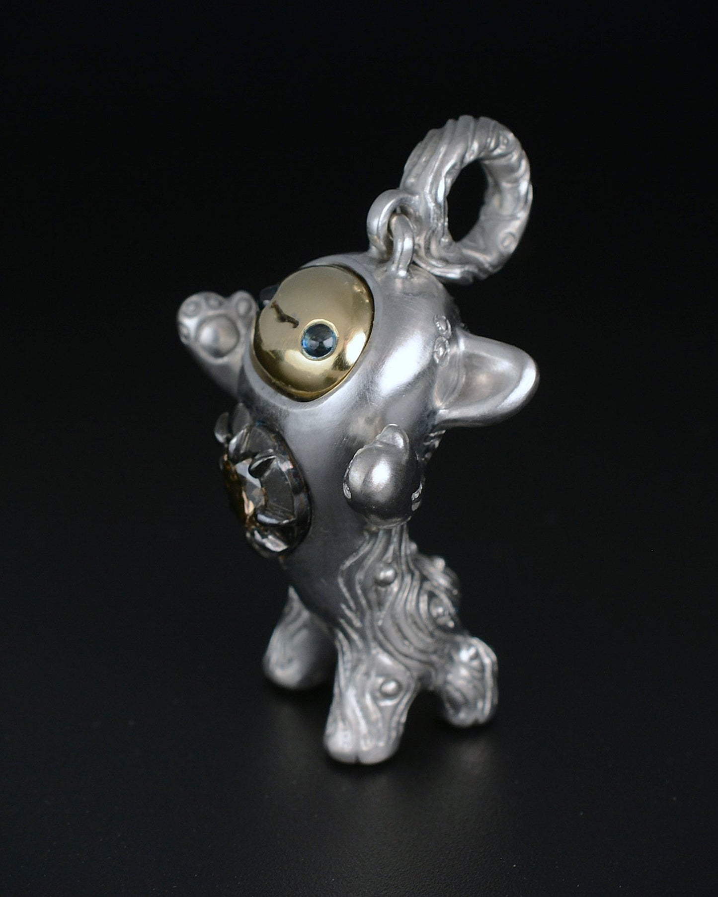 Champagne Heart Creature, Bright Creature Companion Being. © Adrian Ashley