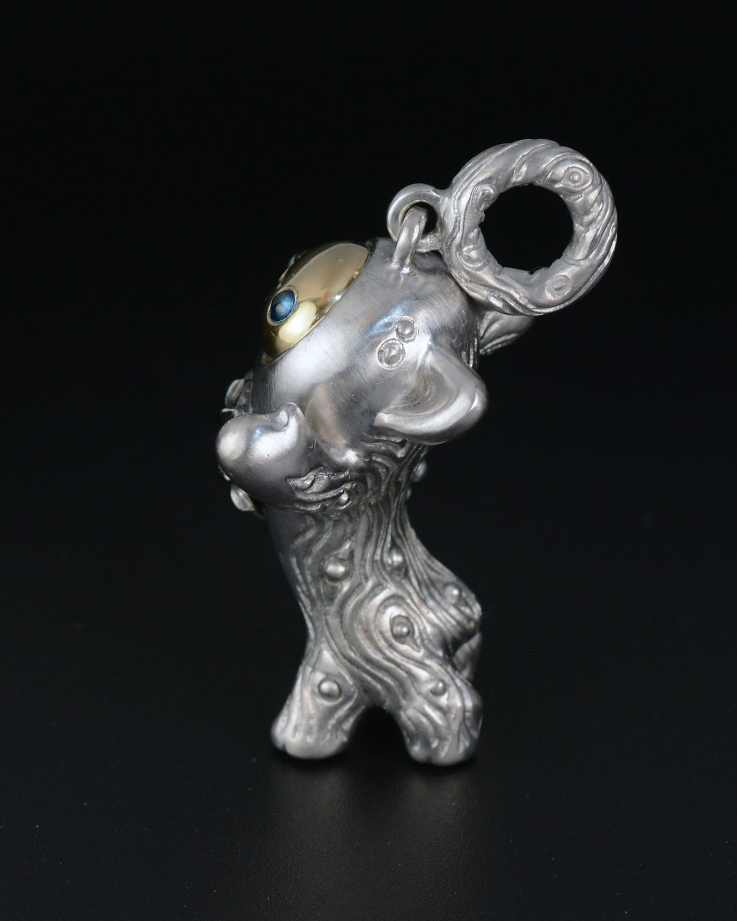 Champagne Heart Creature, Bright Creature Companion Being. © Adrian Ashley