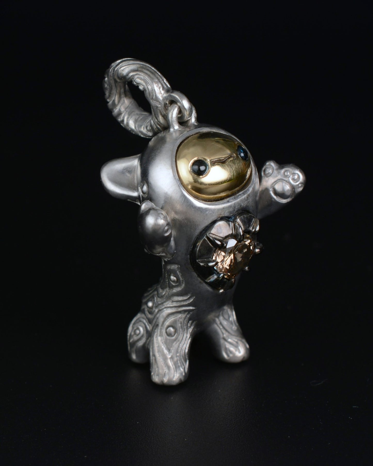 Champagne Heart Creature, Bright Creature Companion Being. © Adrian Ashley