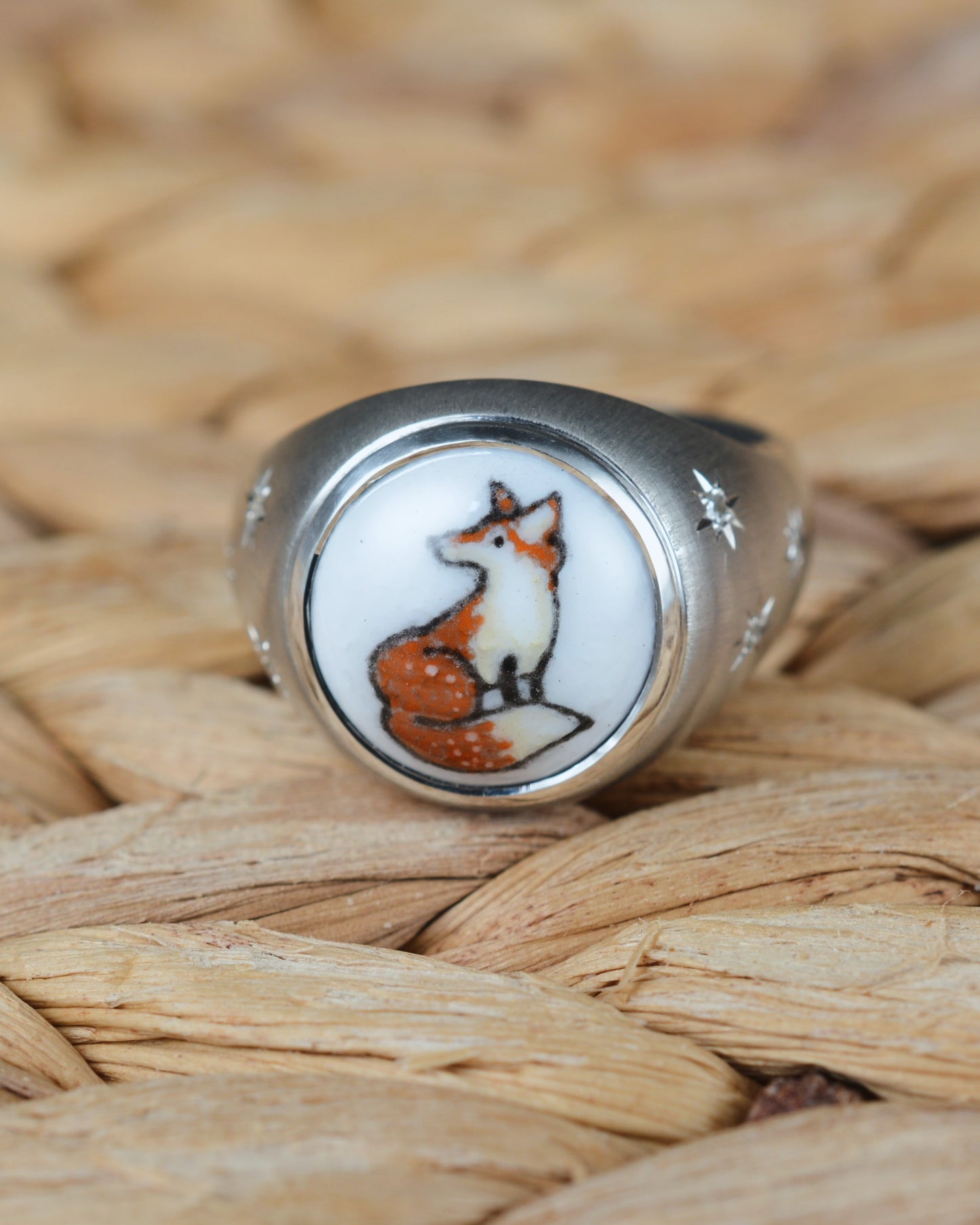Enamelled fox ring set with diamonds