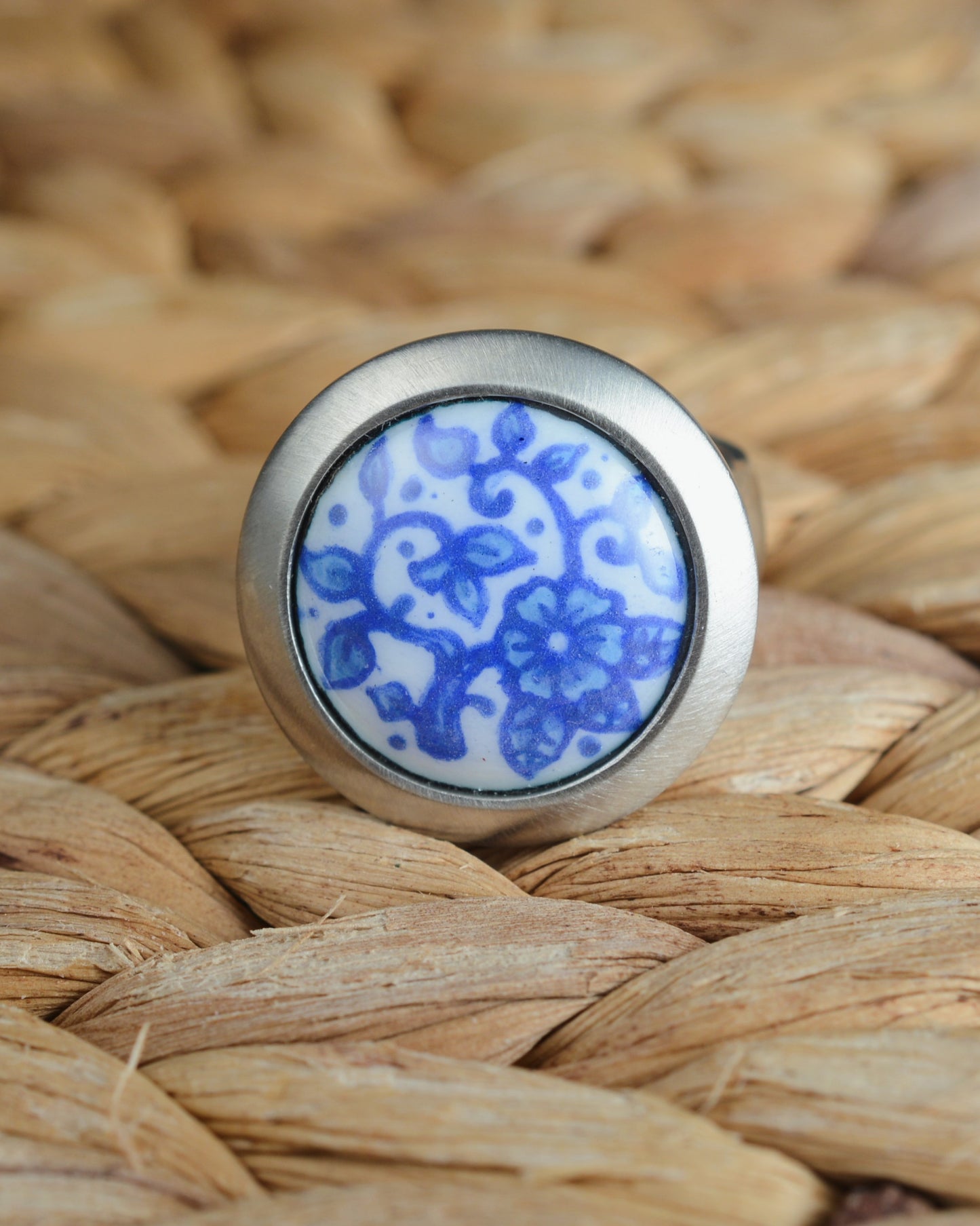 Enamelled ring with a floral motif